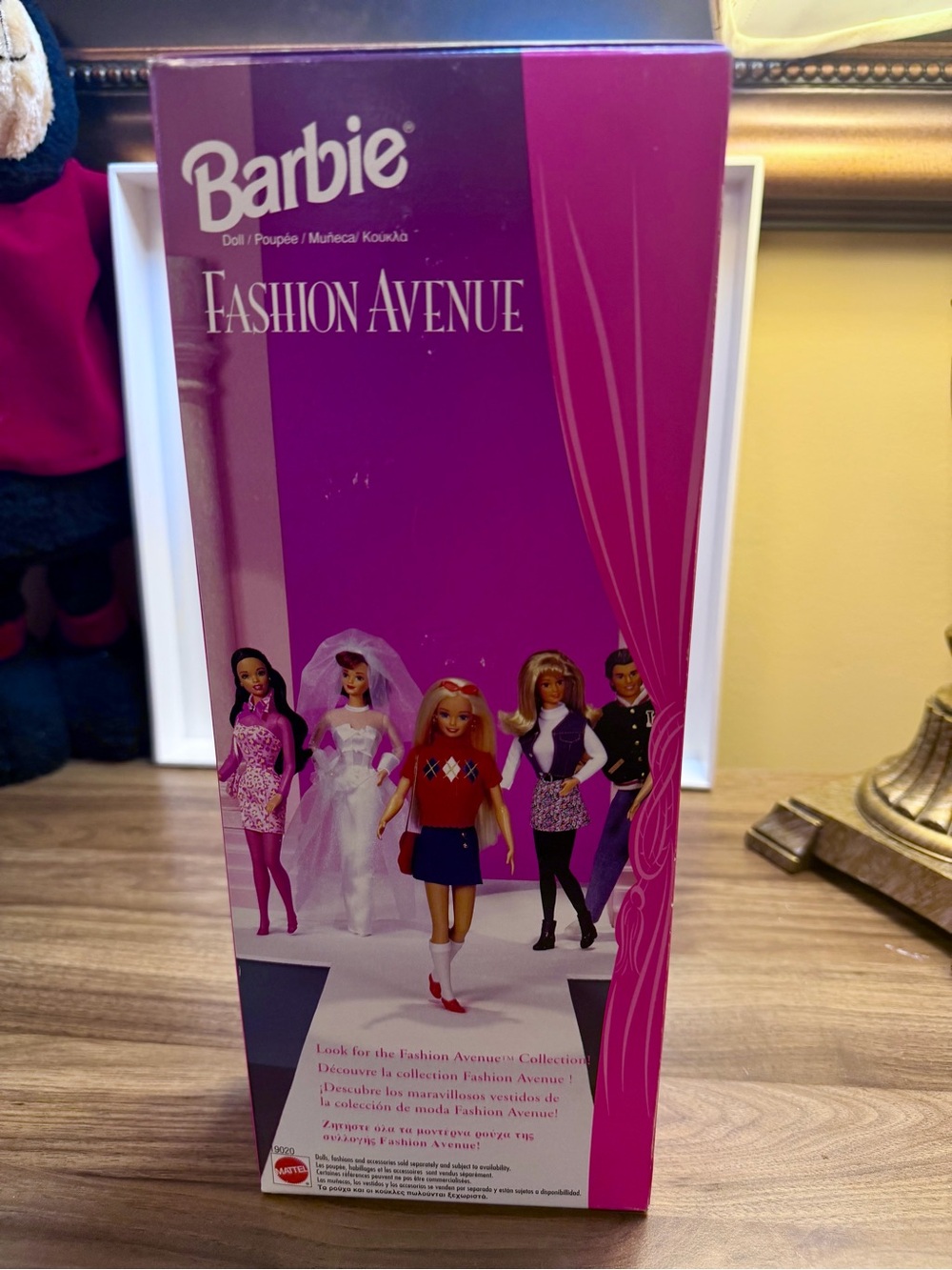 Vintage Hudson's Bay Company 'Zellers' store Barbie doll NIB - Picture 3 of 8